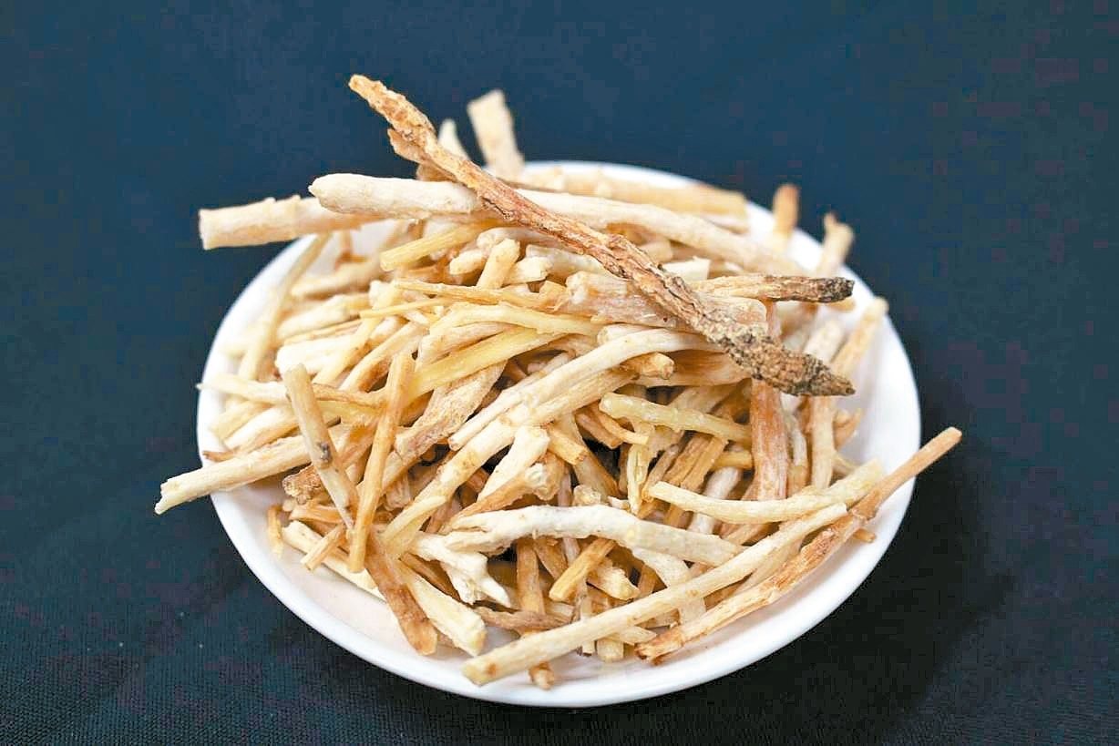 别小看北沙参的功效与作用,对付肺热燥咳和咽喉干痛很管用。